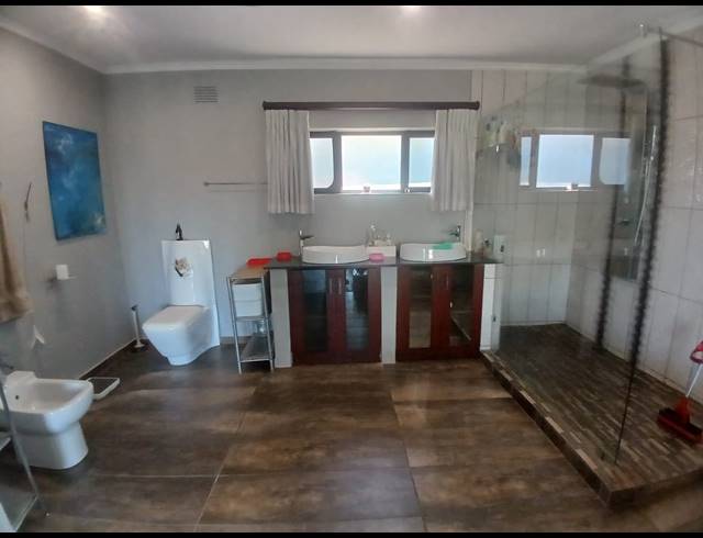 2 BEDROOM HOUSE TO LET IN WATERFALL